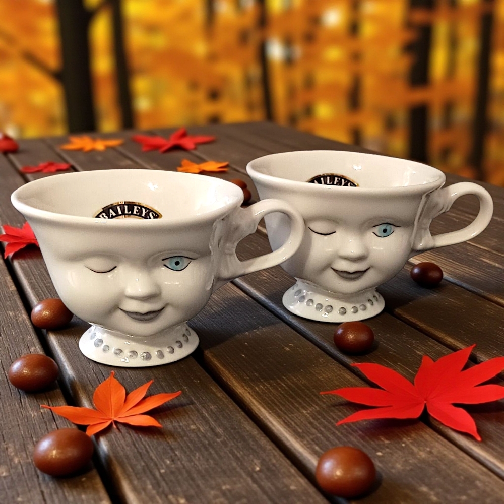 2 Baileys Wink Face Mugs Cups Signed Helen Hunt for Los Angeles Youth Network - Picture 13 of 16